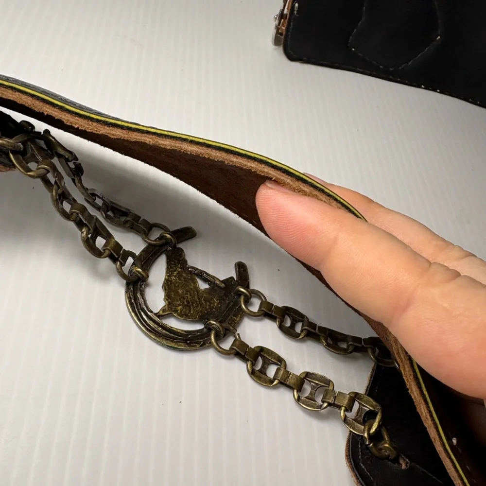 Brulaine brazilian buckles